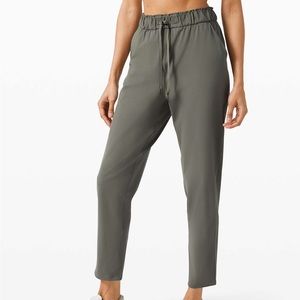 NWOT Lululemon Keep Moving Pant 7/8 Size 6